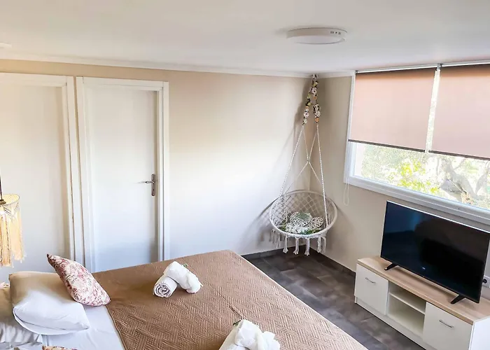 De La * Katastárion